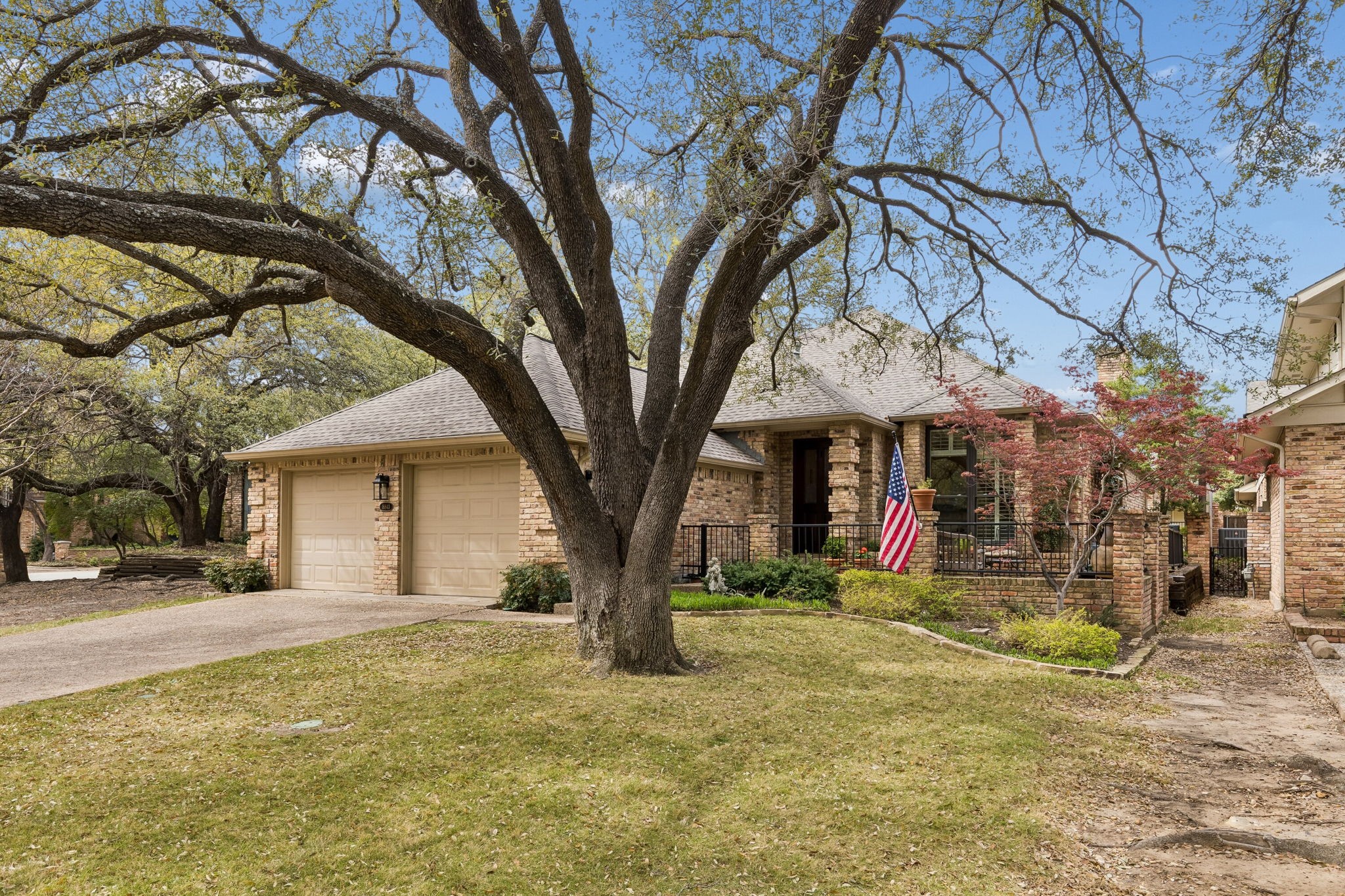 16843 Village Lane Dallas TX 75248