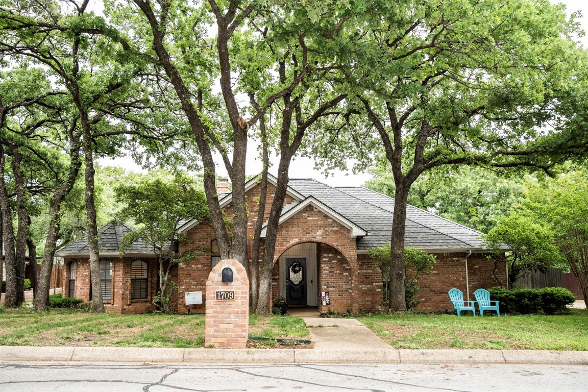 1709 Rock View Court Fort Worth TX 76112