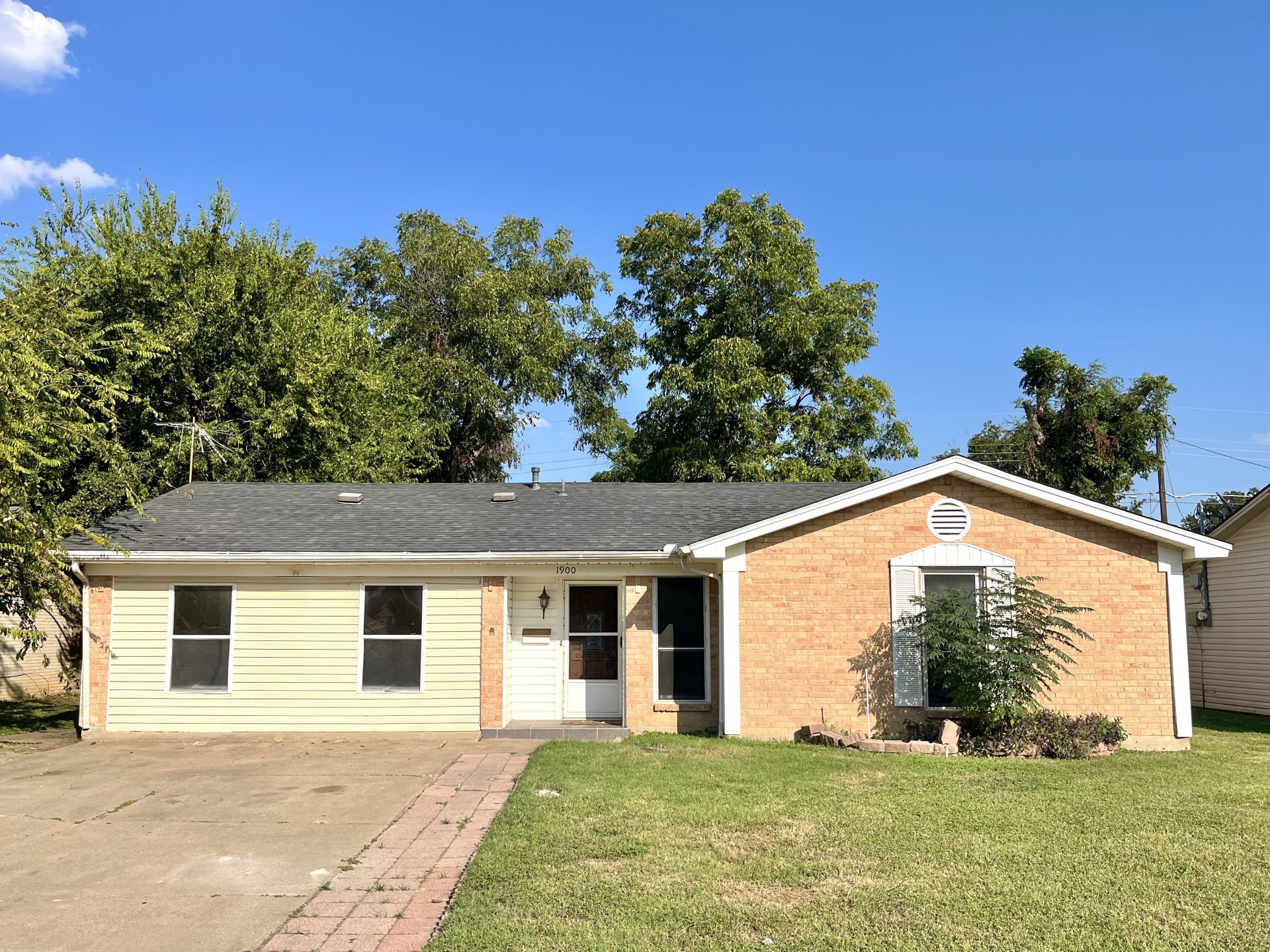 1900 Robinson Street Irving TX 75060