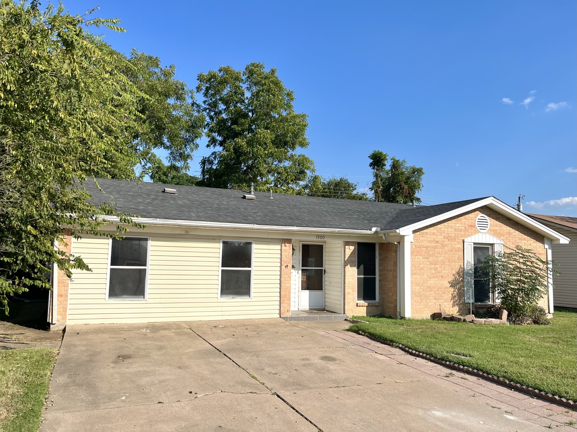 1900 Robinson Street Irving TX 75060