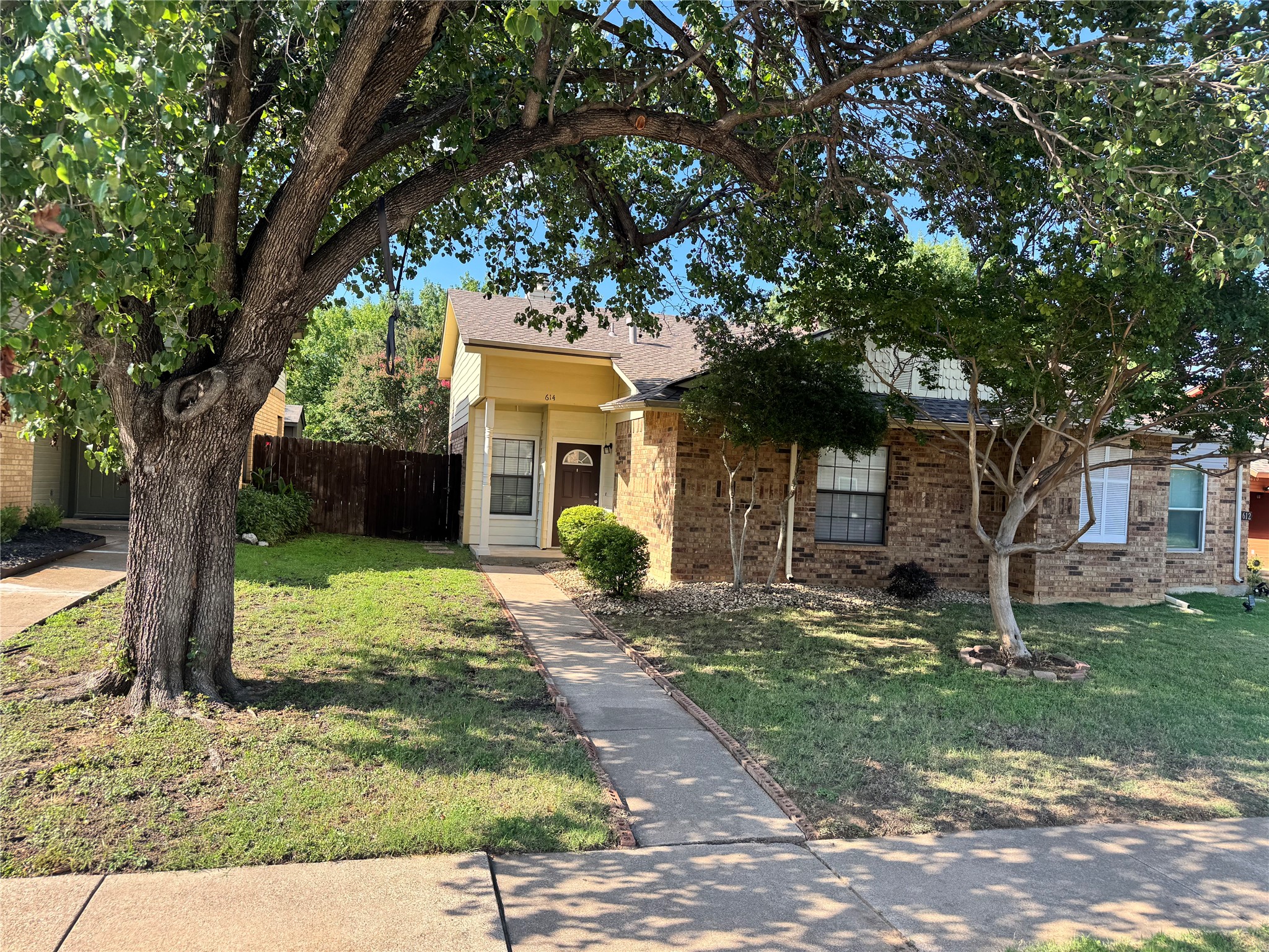 614 Canterbury Street Euless TX 76039
