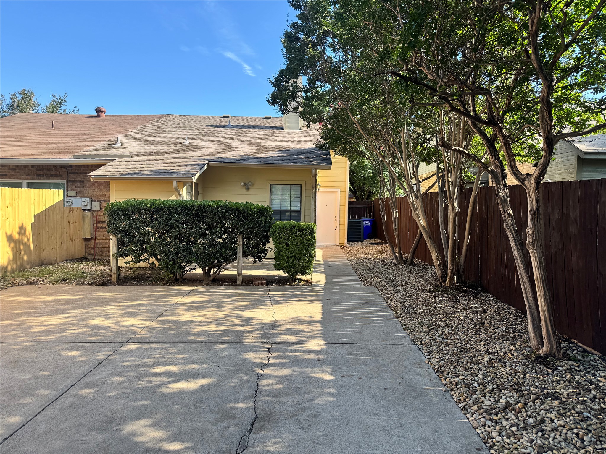 614 Canterbury Street Euless TX 76039