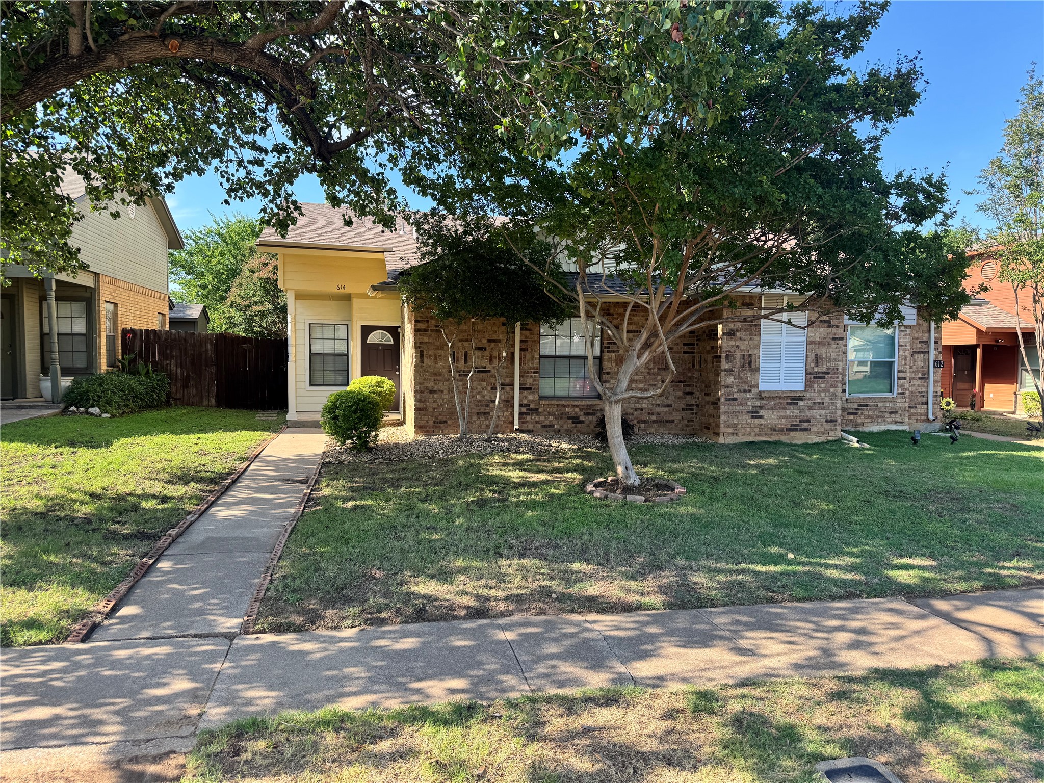 614 Canterbury Street Euless TX 76039