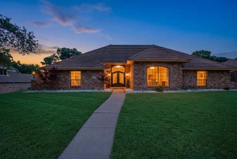 906 Greenbriar Lane Duncanville TX 75137