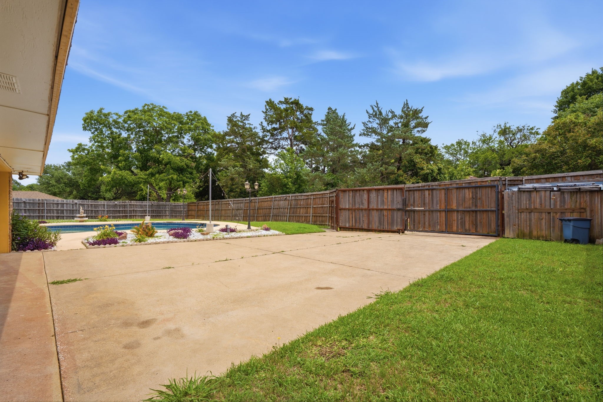 906 Greenbriar Lane Duncanville TX 75137