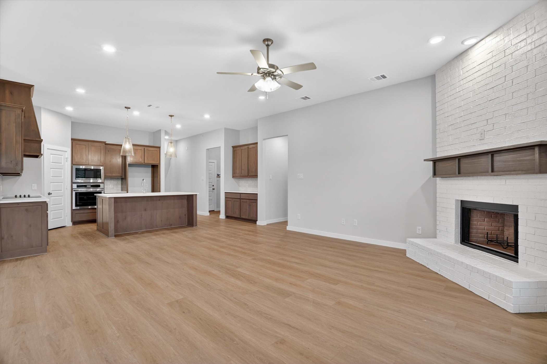 321 Skeen Peak Springtown TX 76082