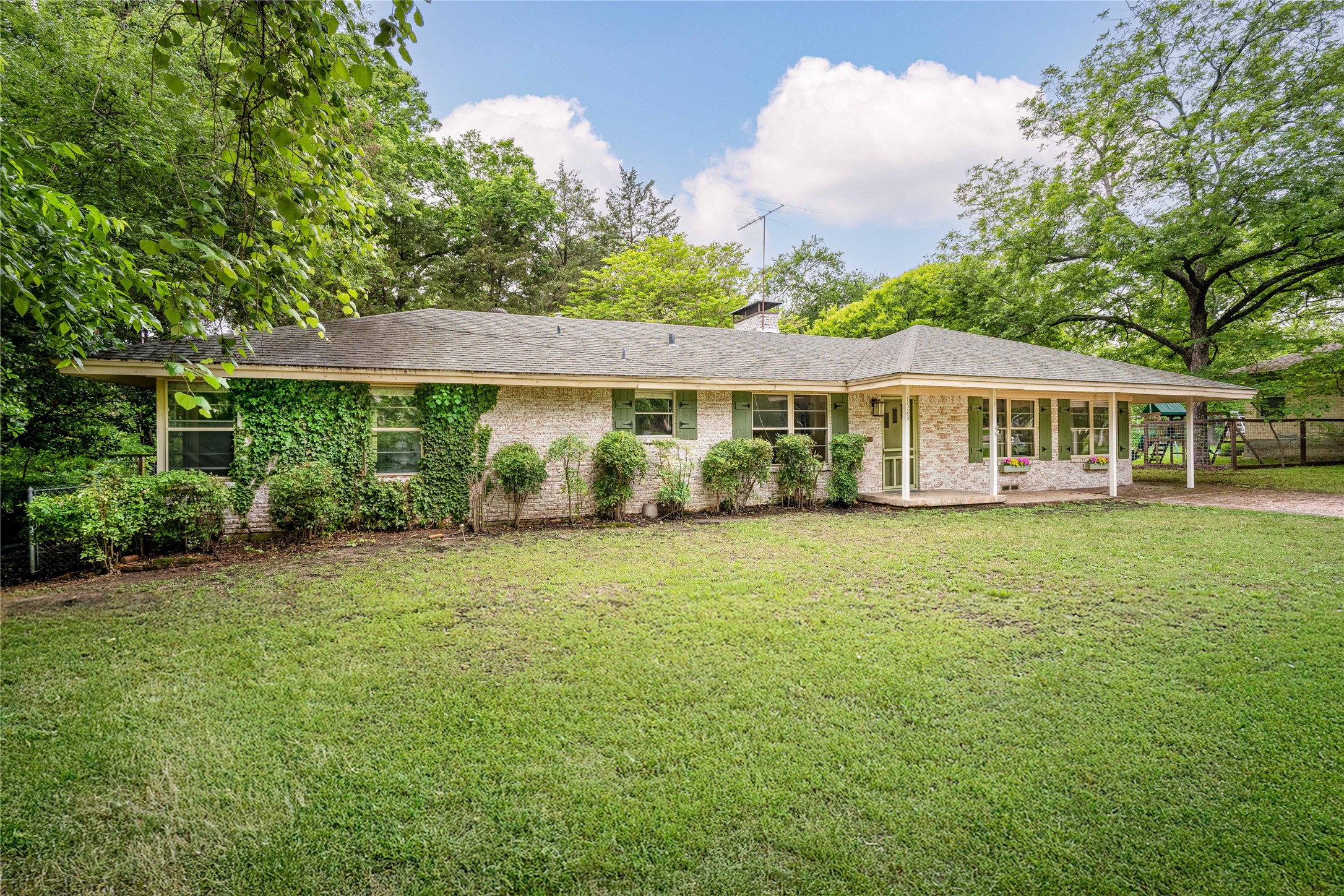 1523 San Saba Drive Dallas TX 75218
