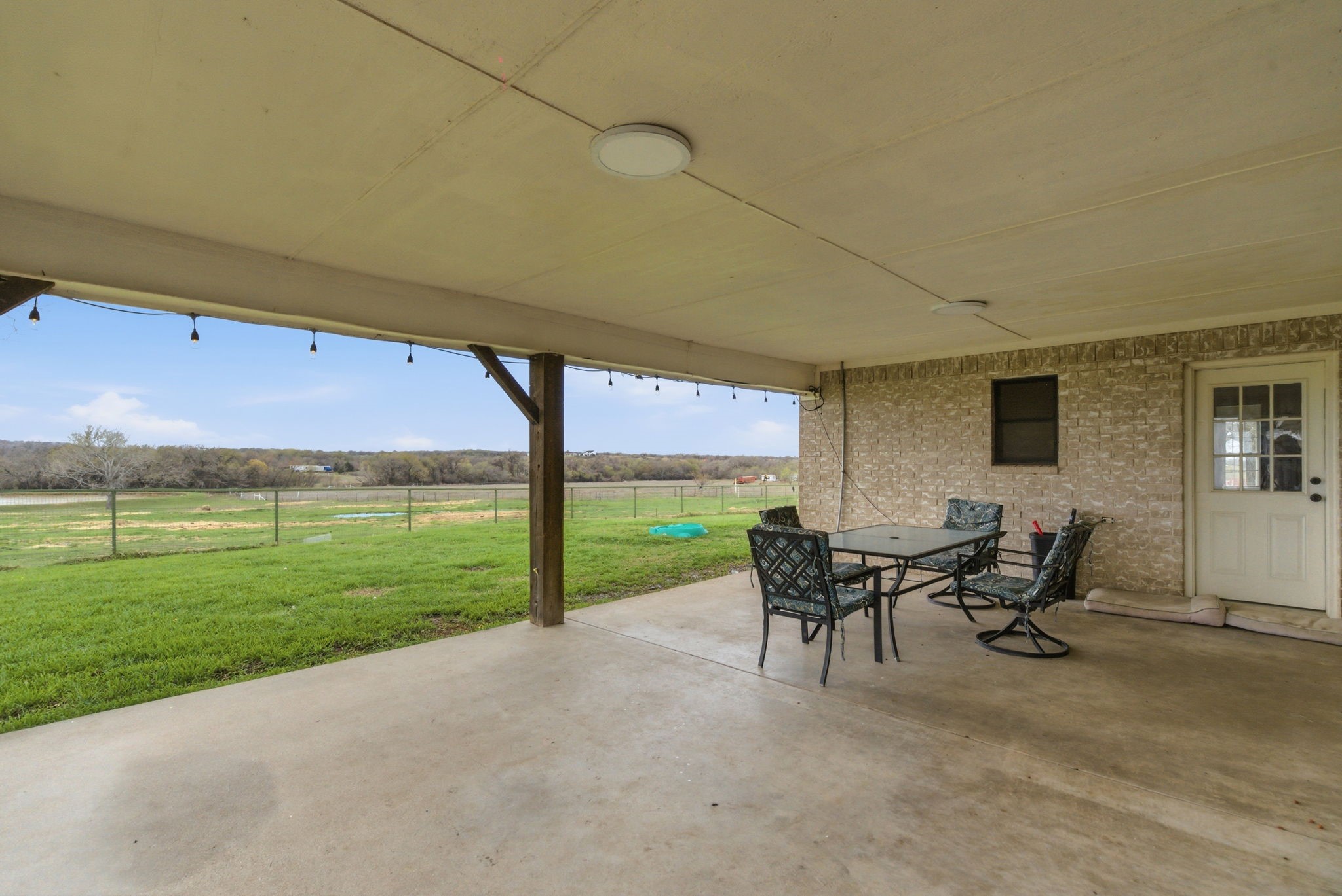 301 Rhoades Lane Springtown TX 76082