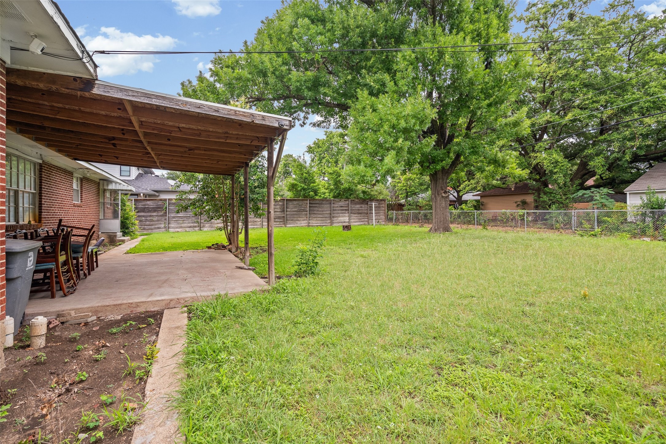 9738 Van Dyke Road Dallas TX 75218