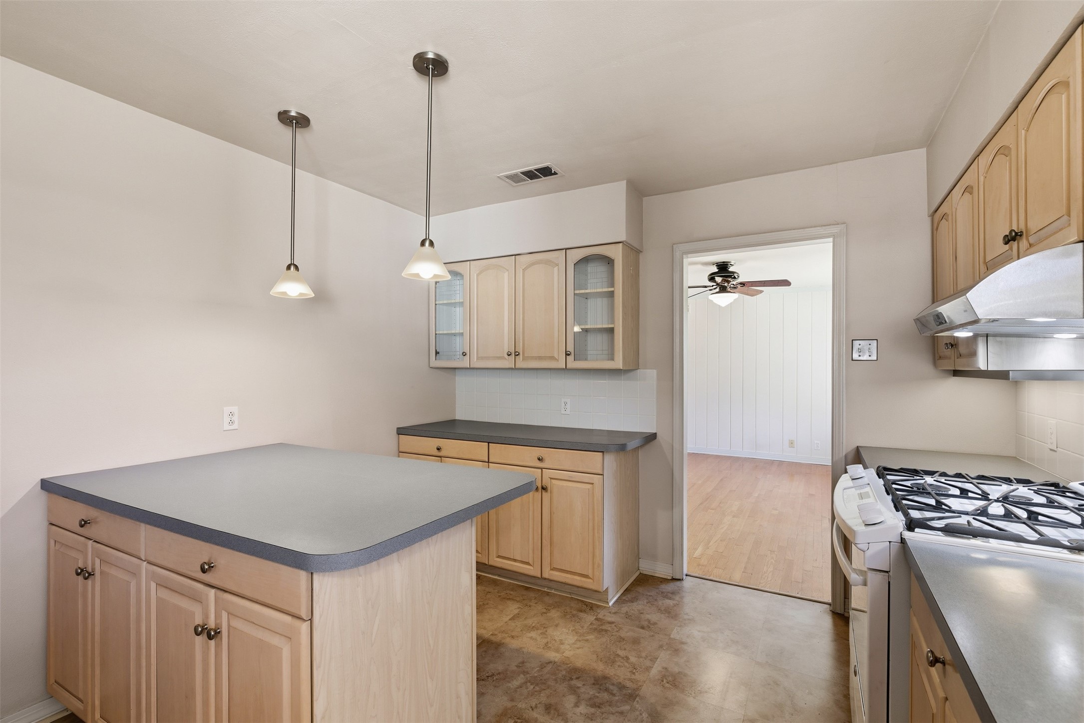 543 Aqua Drive Dallas TX 75218