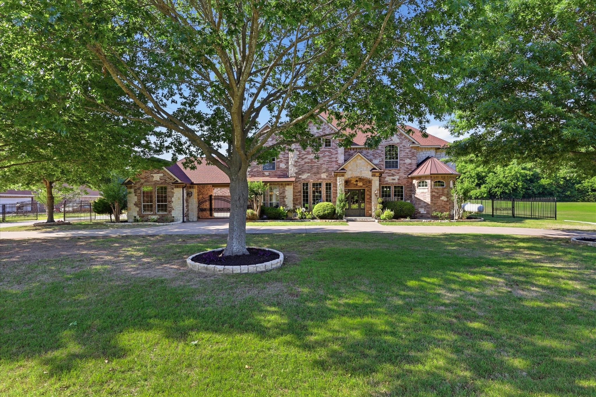 2056 Willow Bend Drive Oak Leaf TX 75154