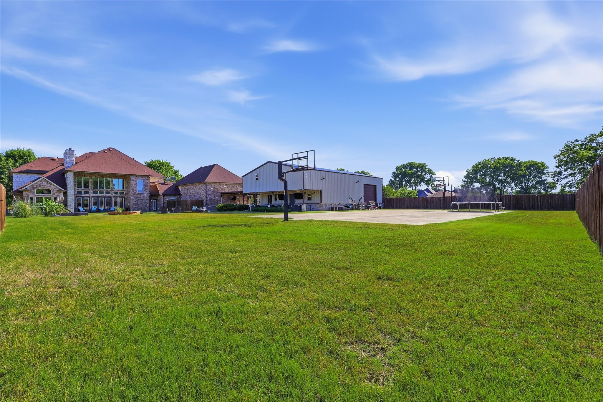 2056 Willow Bend Drive Oak Leaf TX 75154