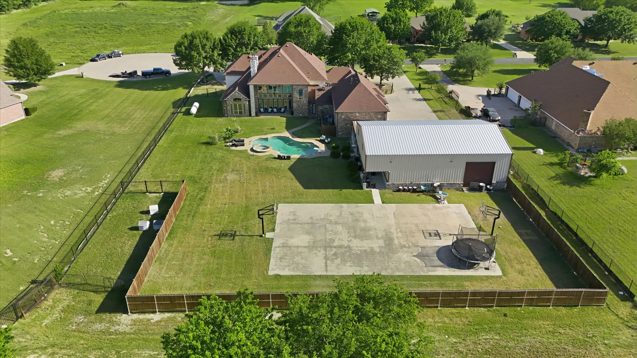 2056 Willow Bend Drive Oak Leaf TX 75154