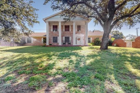 2 Linderhof Circle Bedford TX 76022