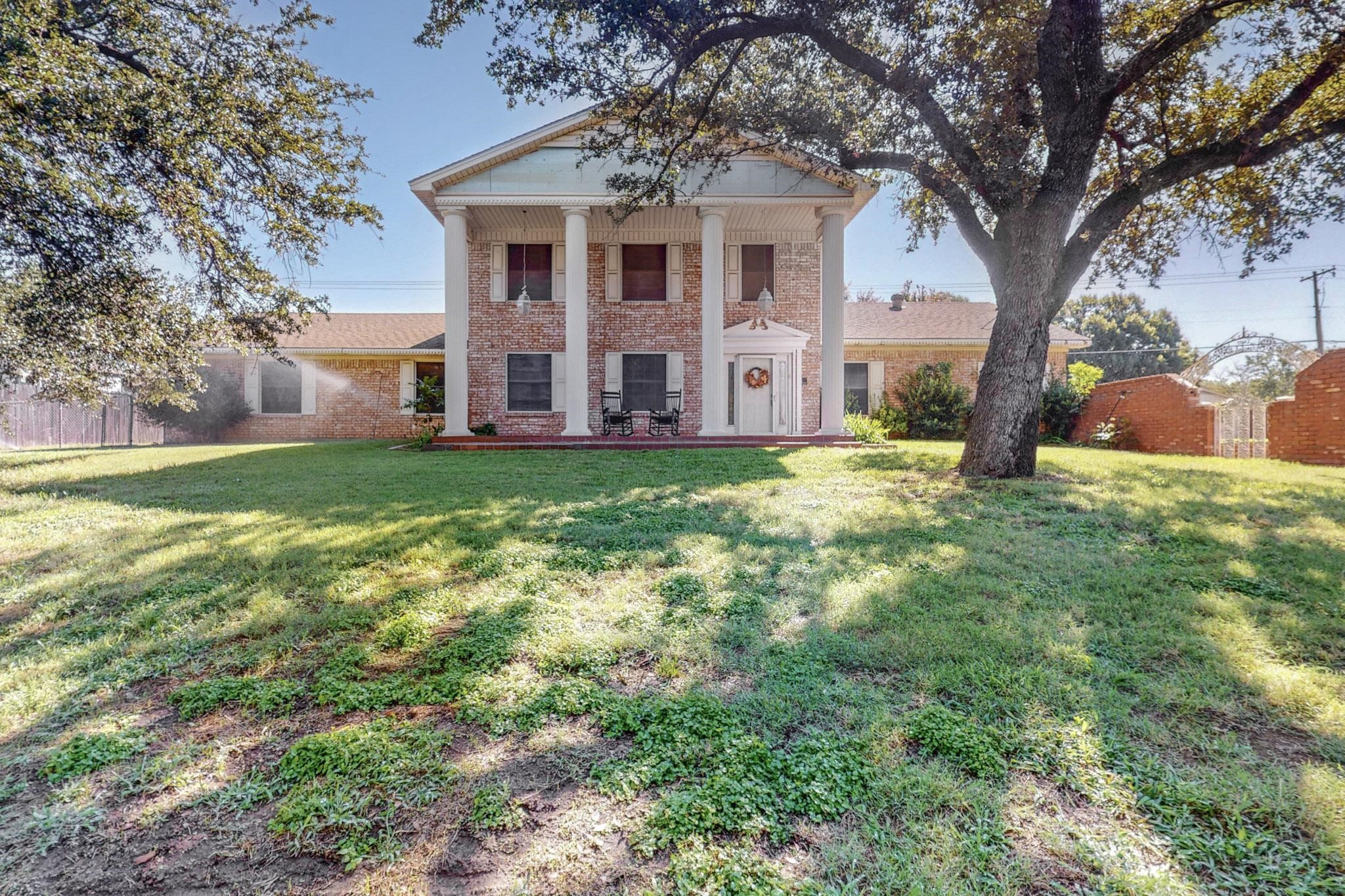 2 Linderhof Circle Bedford TX 76022