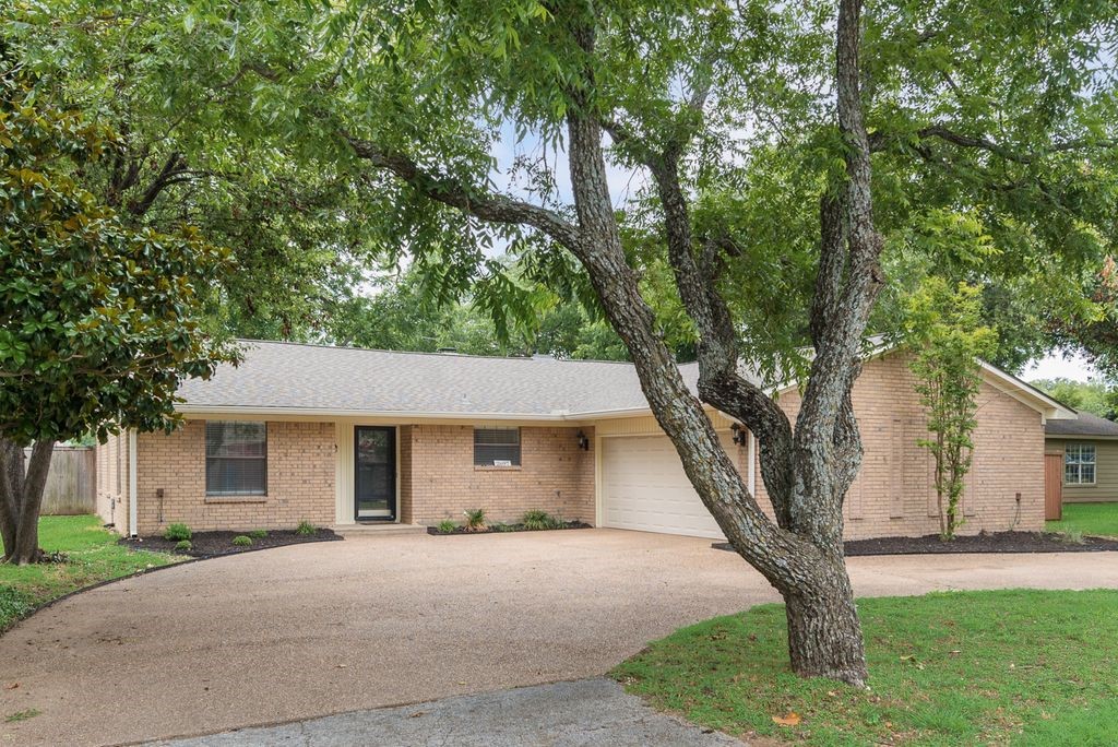2697 Poplar Drive Flower Mound TX 75028