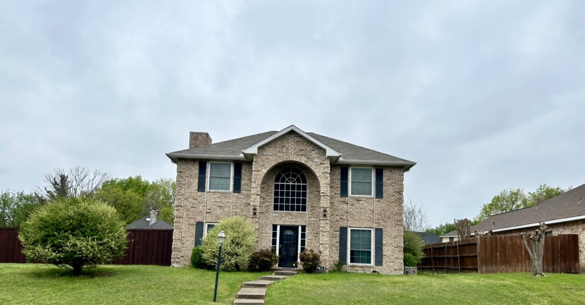 1613 Mockingbird Lane Desoto TX 75115