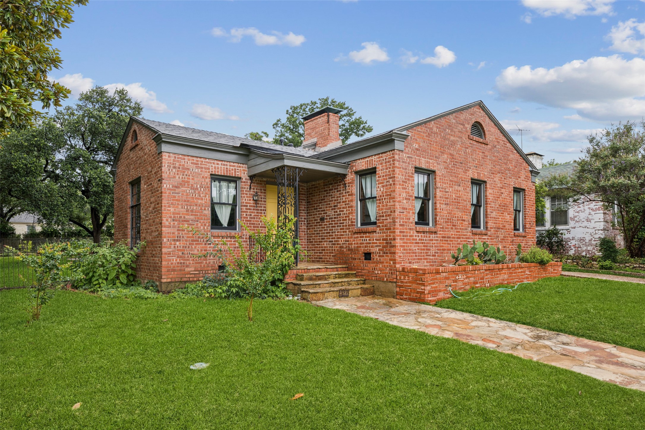 4321 Pershing Avenue Fort Worth TX 76107