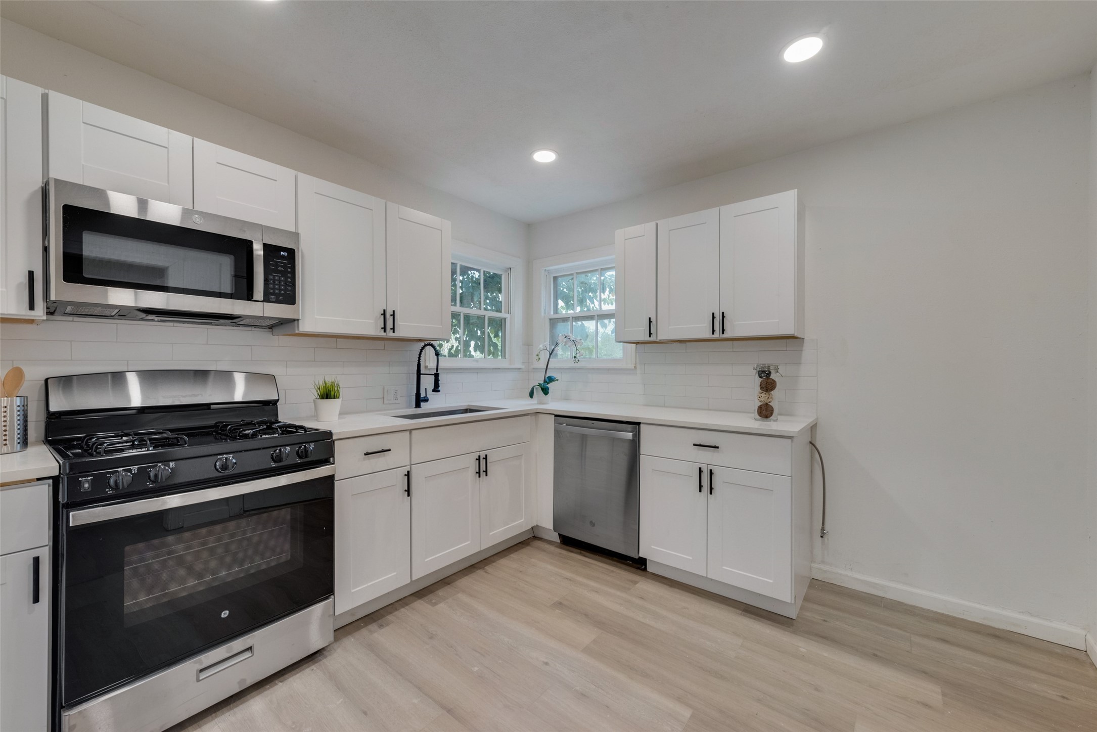 5909 Locke Avenue Fort Worth TX 76107