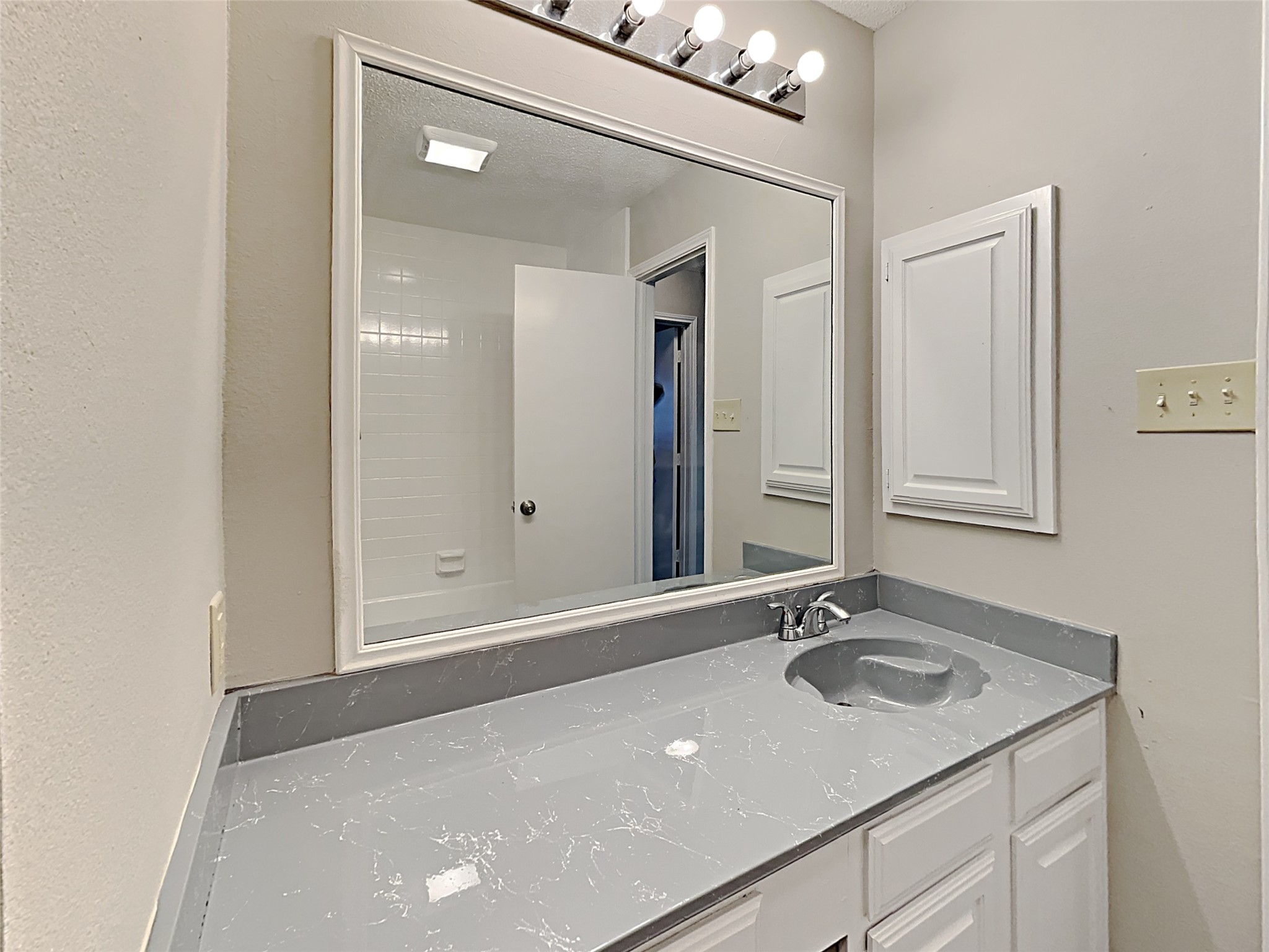 3404 Vine Ridge Bedford TX 76021