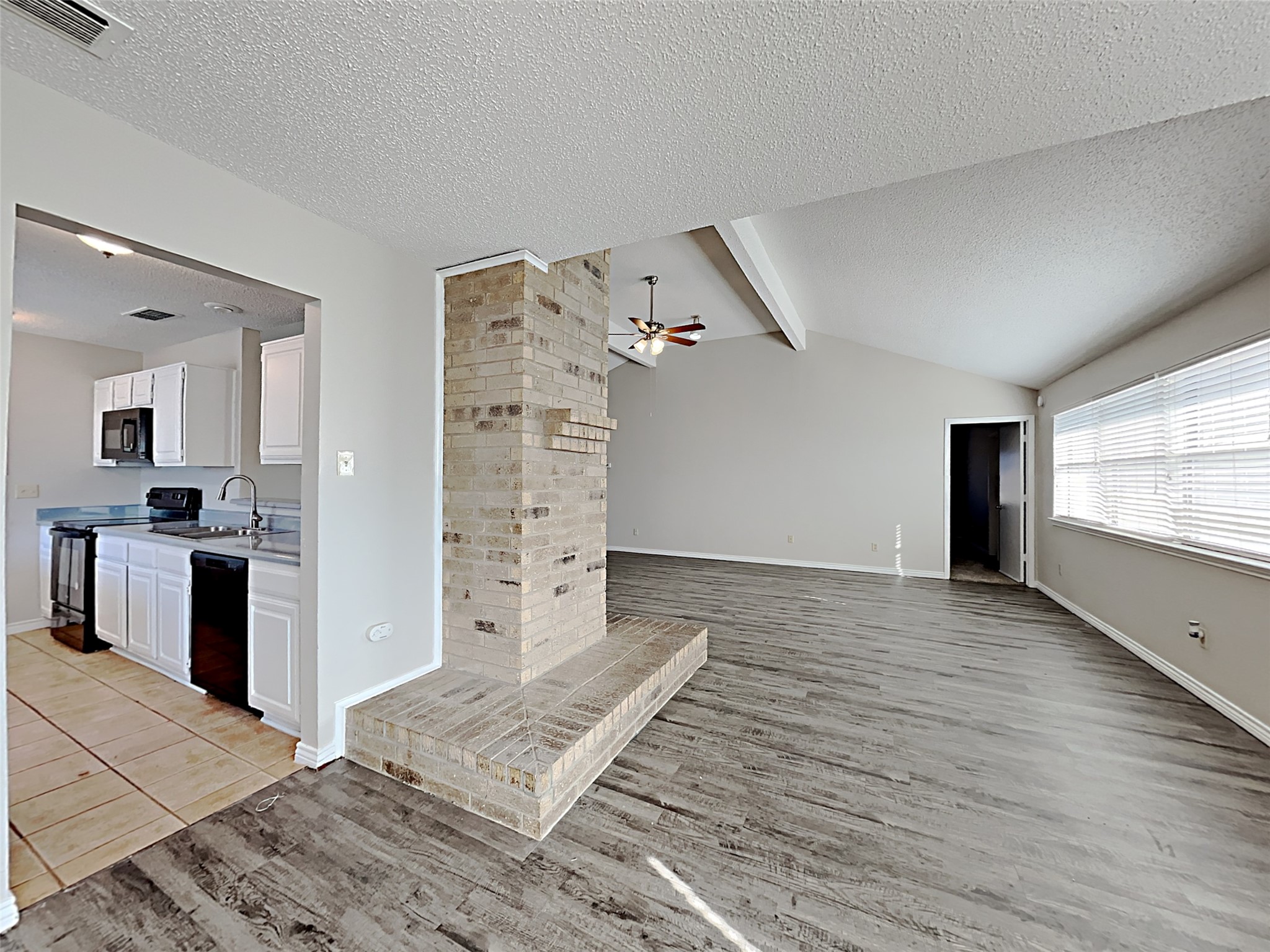 3404 Vine Ridge Bedford TX 76021