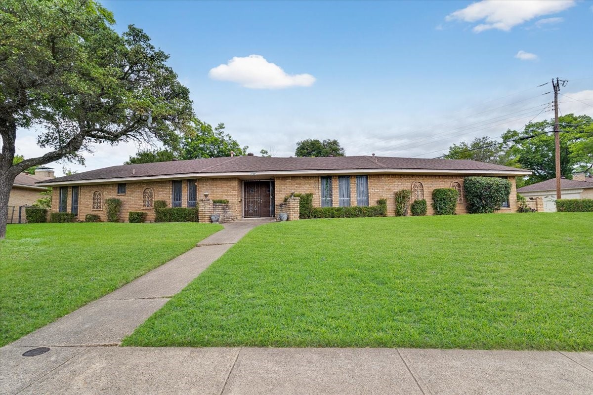 1811 Reynoldston Lane Dallas TX 75232