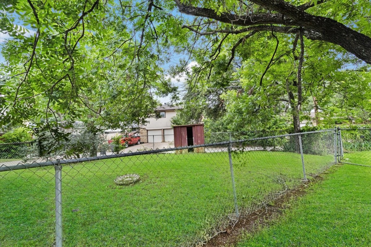 1811 Reynoldston Lane Dallas TX 75232