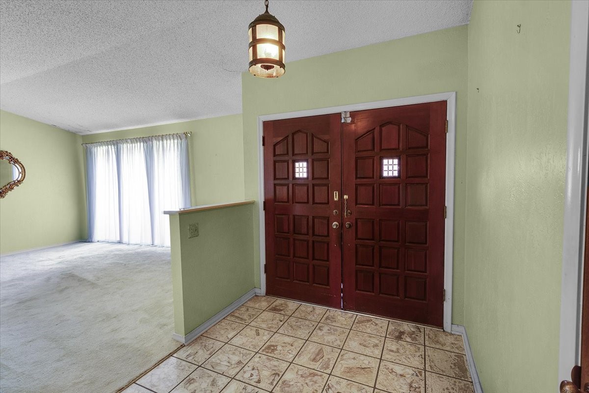 1811 Reynoldston Lane Dallas TX 75232