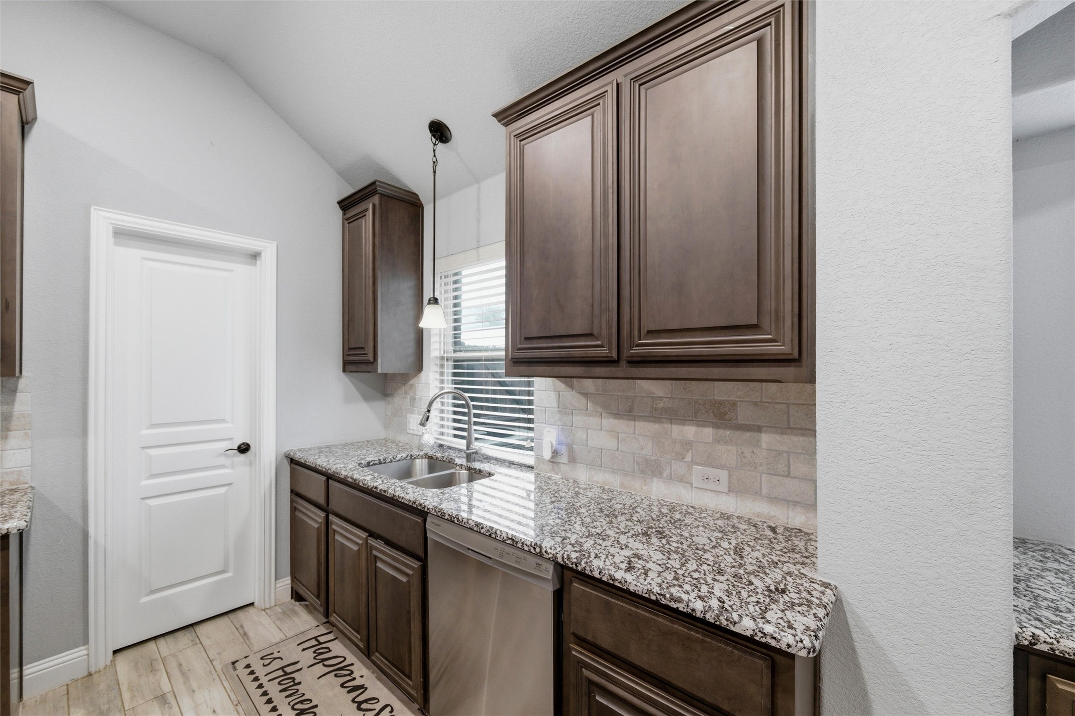 1128 Sutton Place Desoto TX 75115