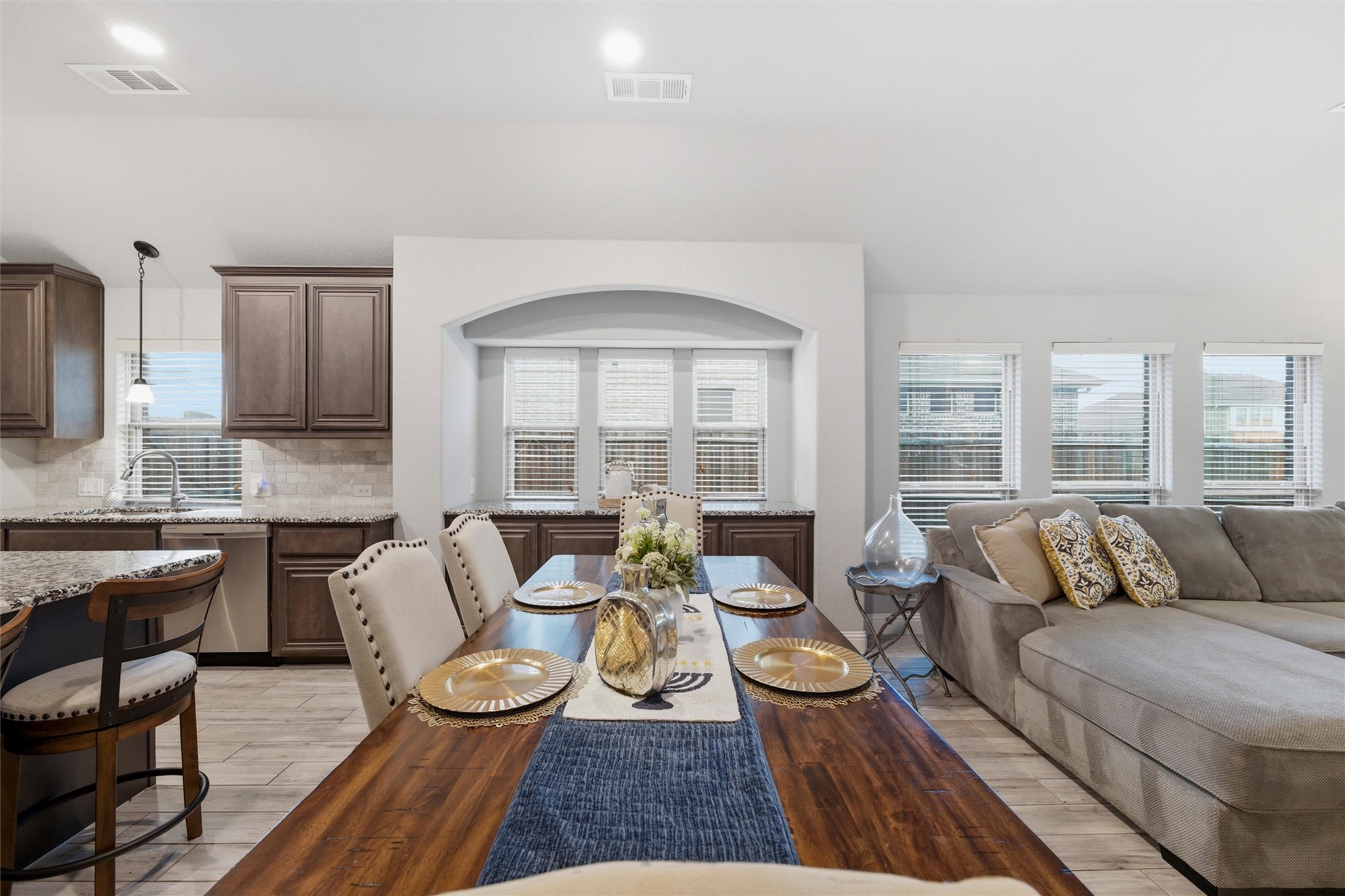 1128 Sutton Place Desoto TX 75115