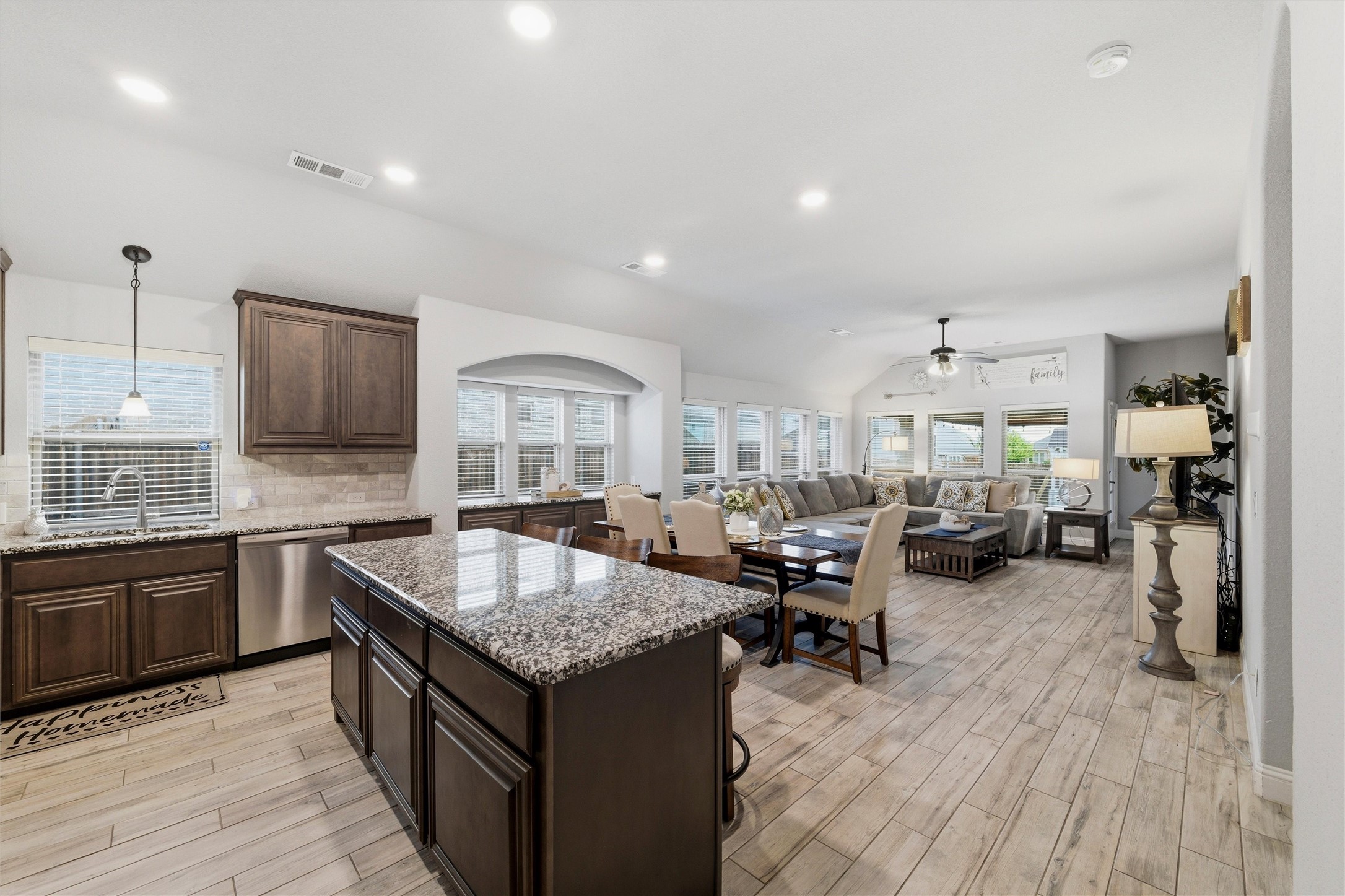 1128 Sutton Place Desoto TX 75115