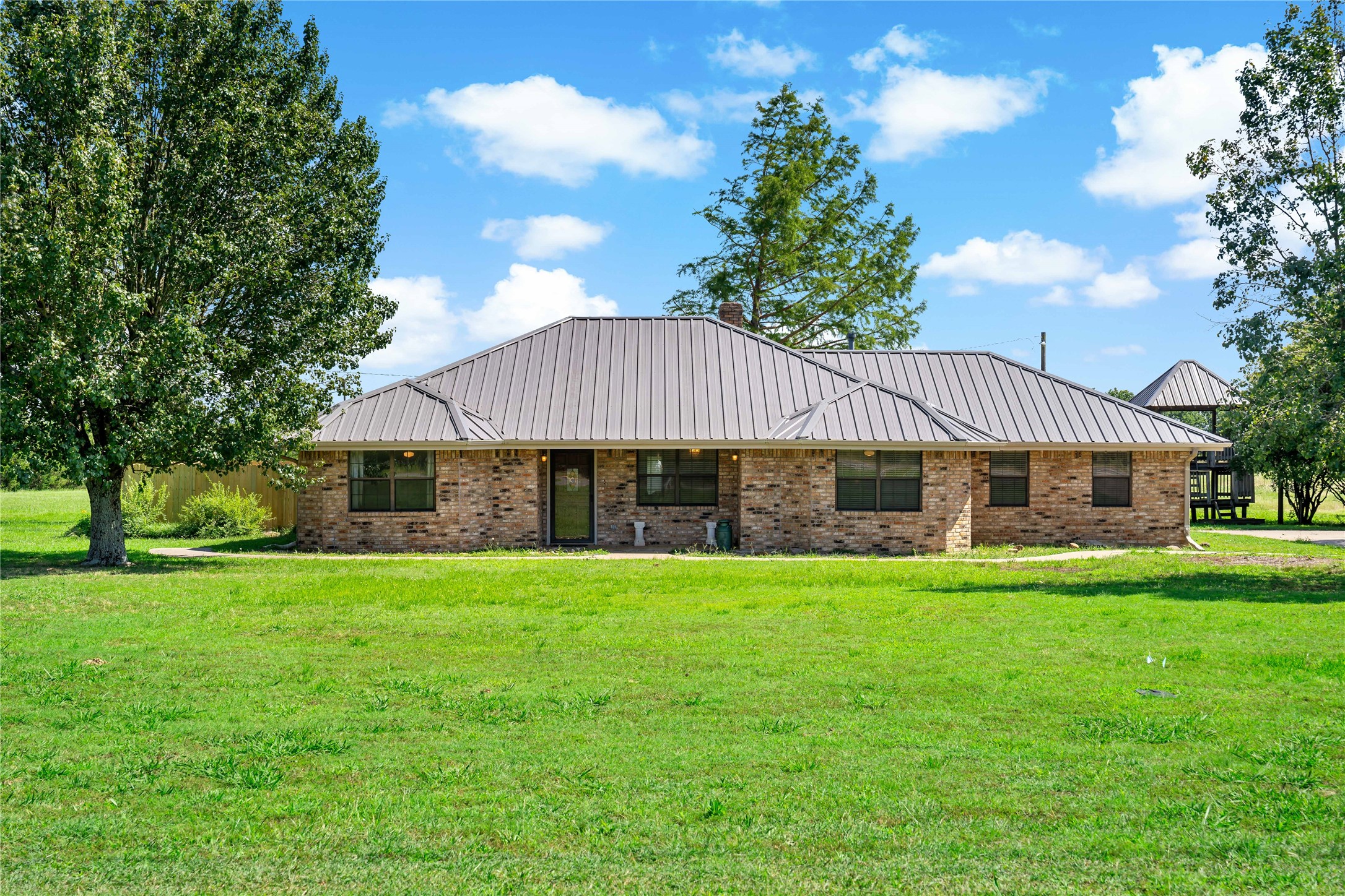 4395 Farm Road 2820 Sumner TX 75486