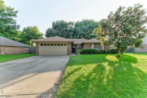 1212 Stonelake Drive Cleburne TX 76033
