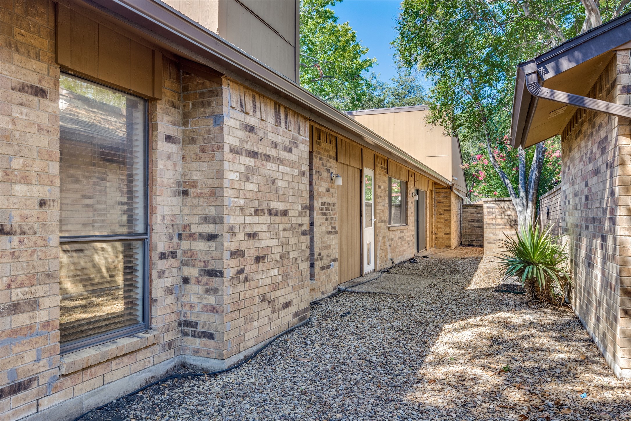 3255 Whispering Oak Farmers Branch TX 75234