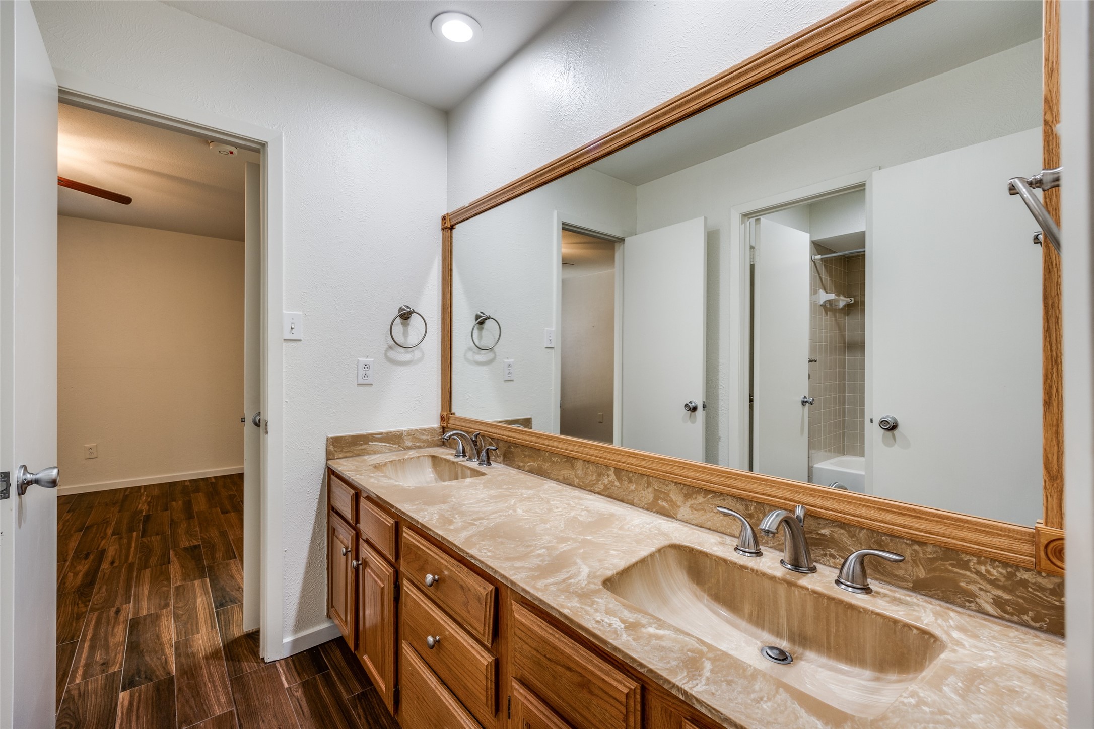 3255 Whispering Oak Farmers Branch TX 75234