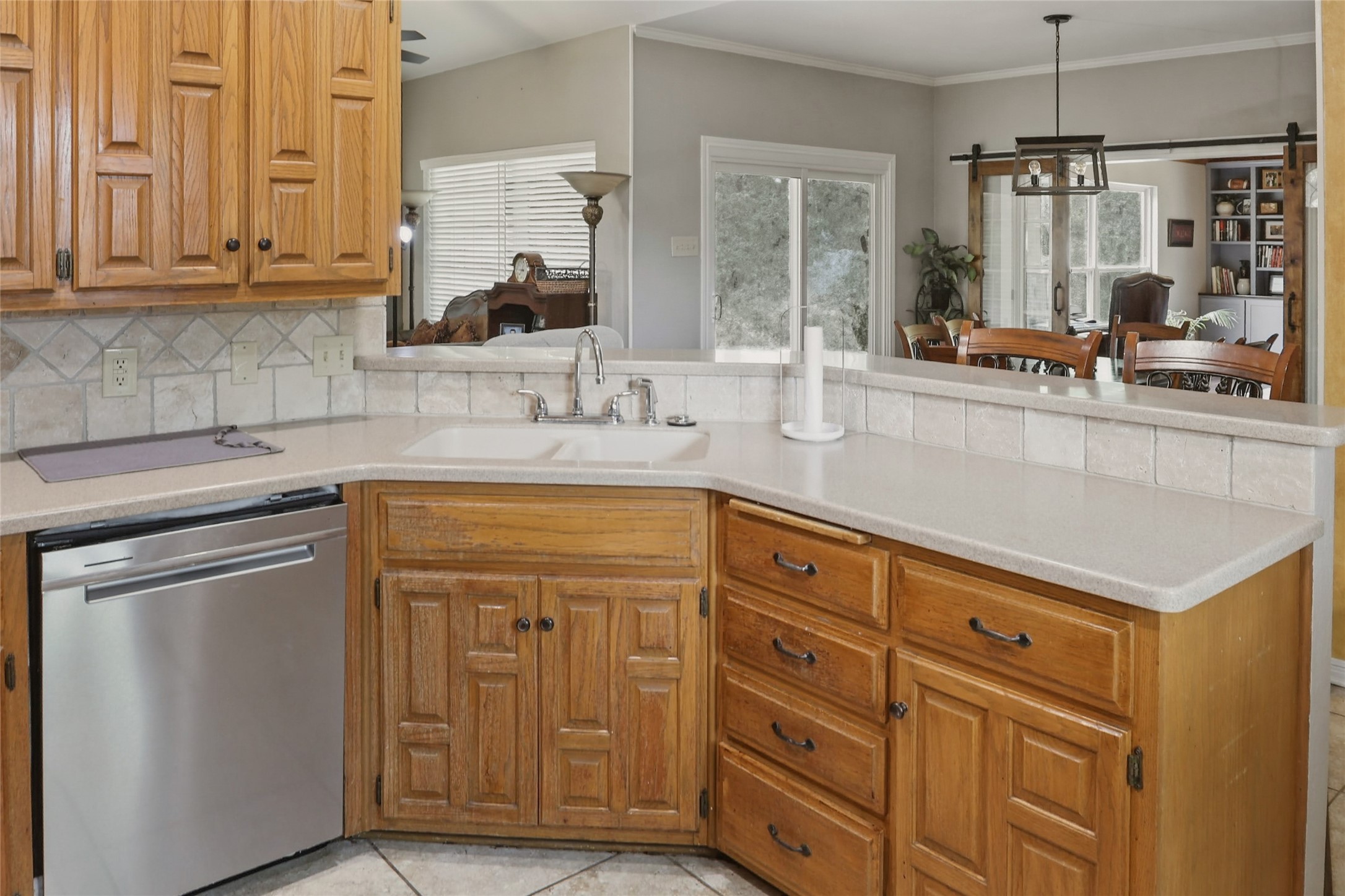 613 Regina Drive Hewitt TX 76643