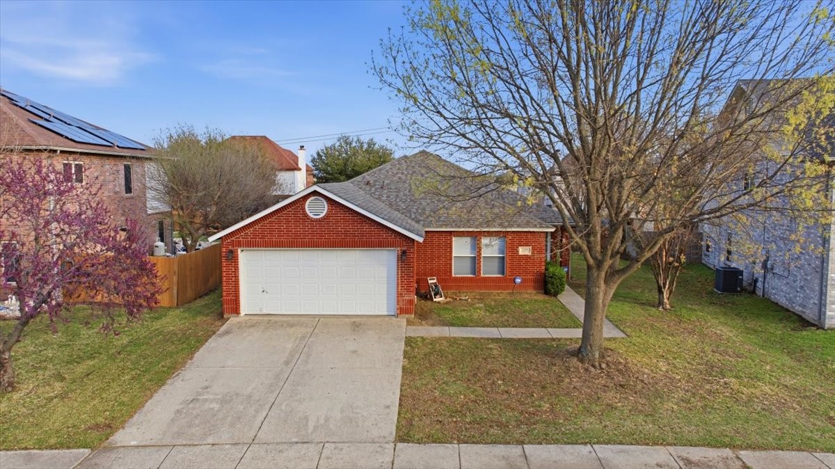 2208 Bantry Lane Arlington TX 76002