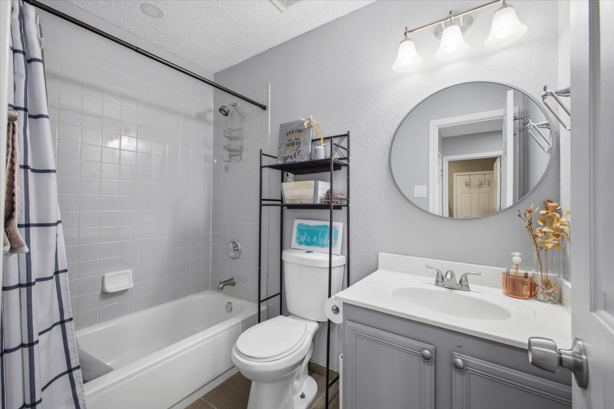2208 Bantry Lane Arlington TX 76002