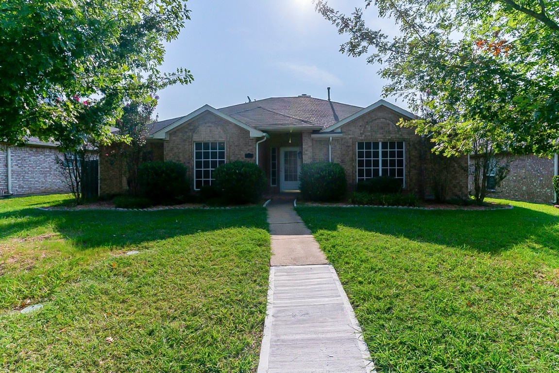 1028 Essex Drive Cedar Hill TX 75104