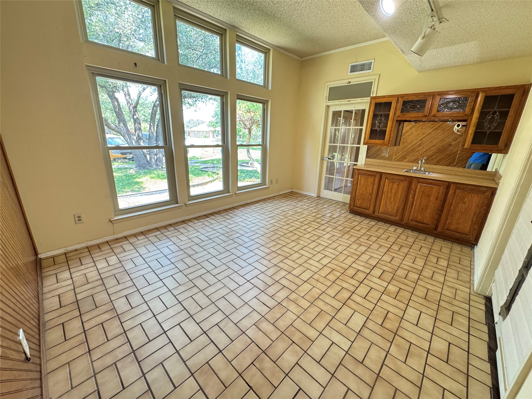 2610 Fallcreek Circle Carrollton TX 75006