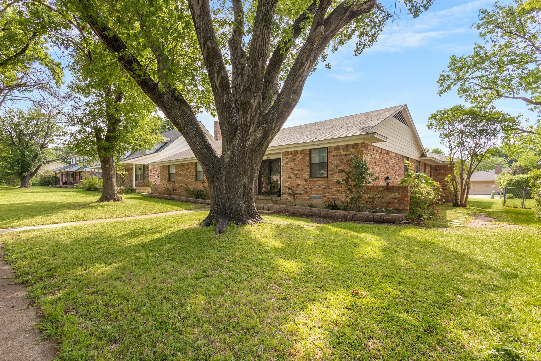 214 S Alexander Avenue Duncanville TX 75116