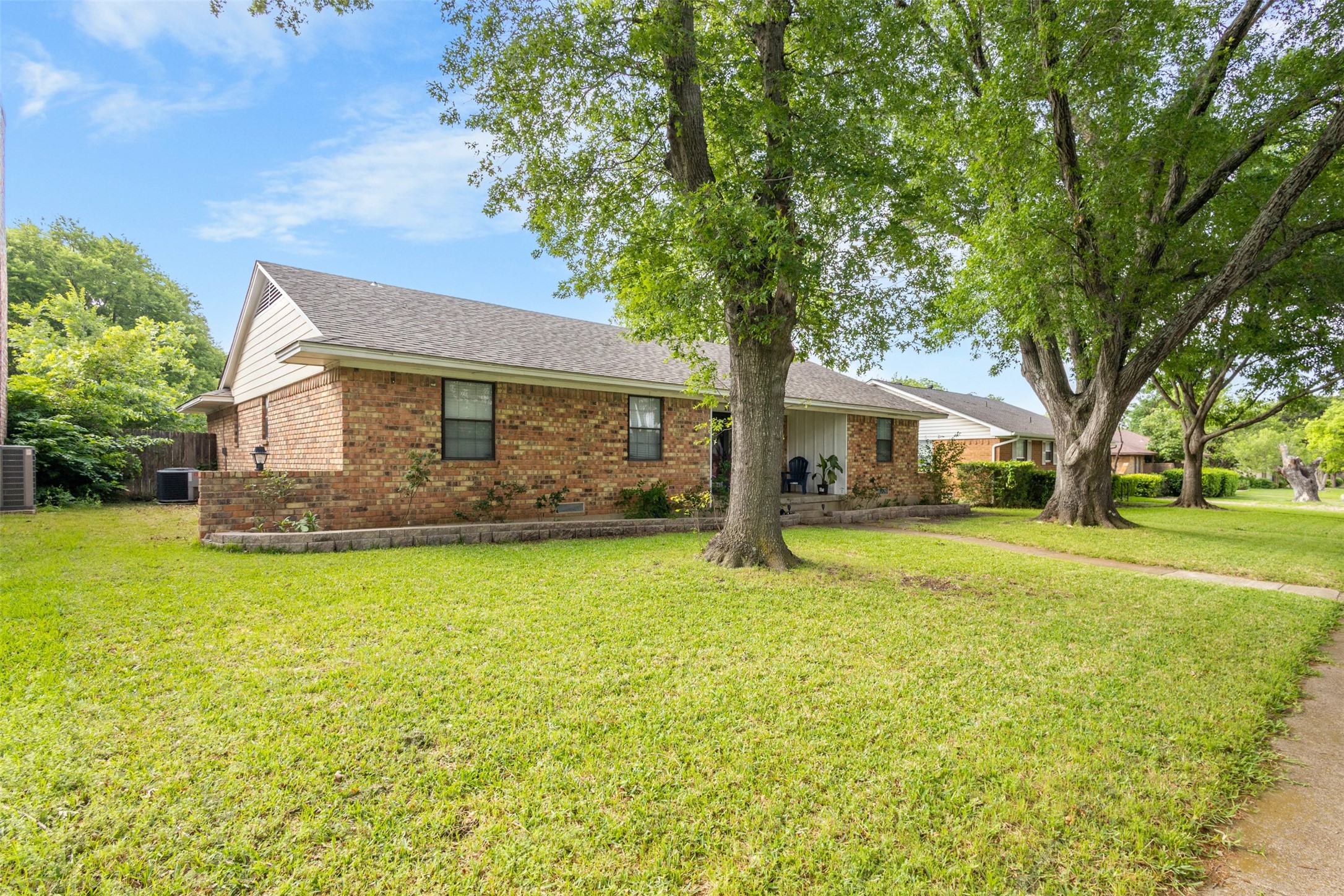 214 S Alexander Avenue Duncanville TX 75116