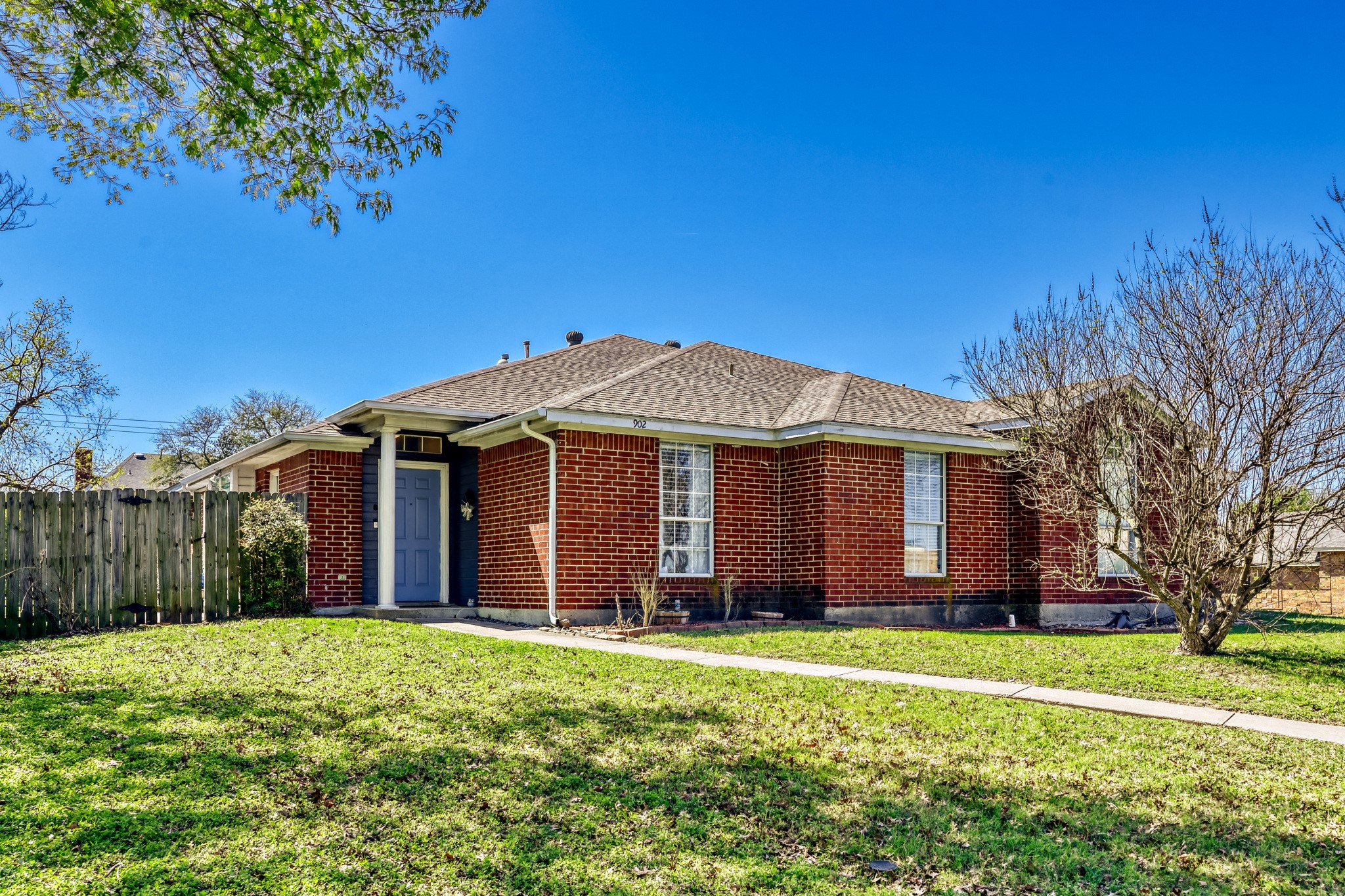 902 Teakwood Lane Desoto TX 75115