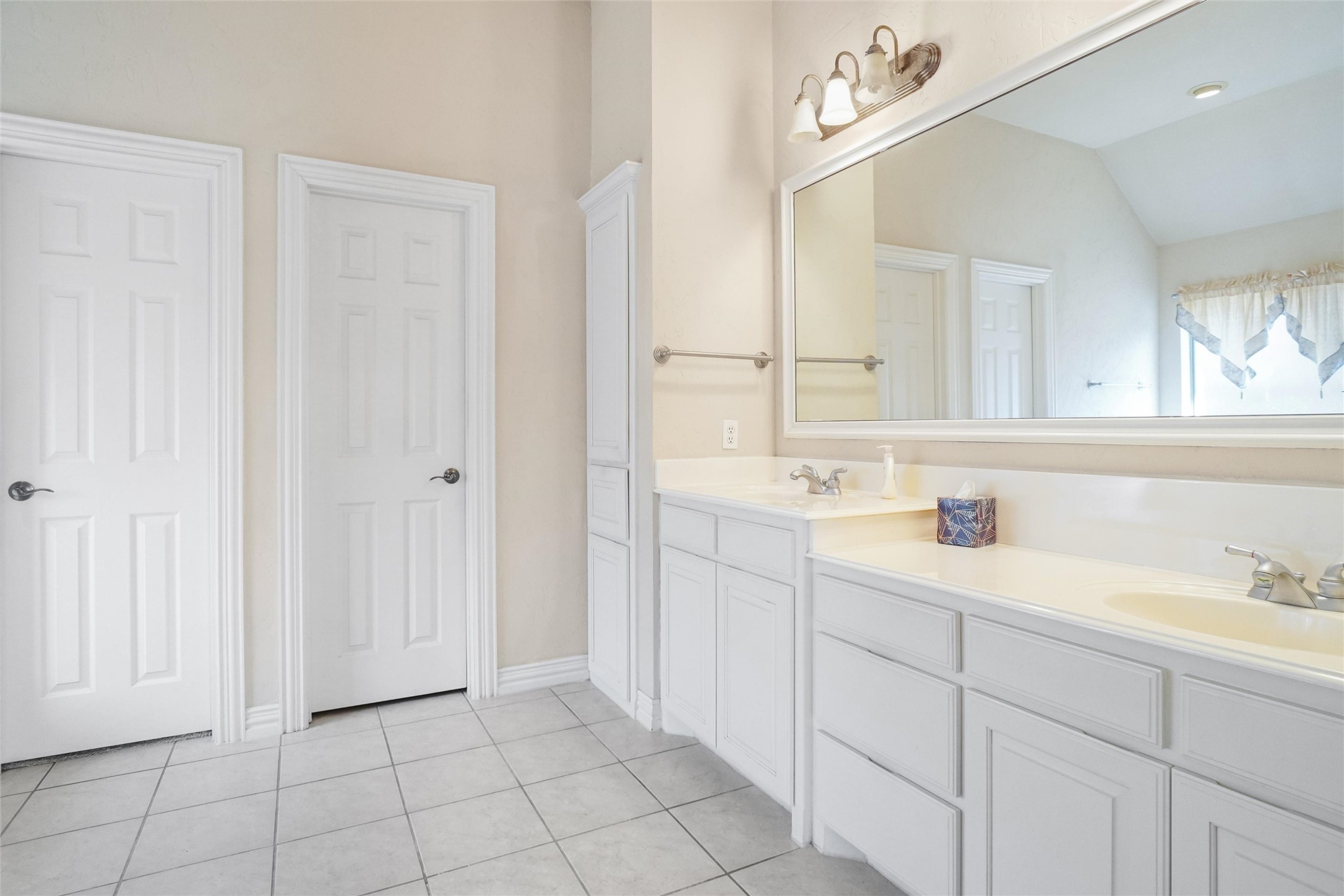 756 Trails End Circle Hurst TX 76054