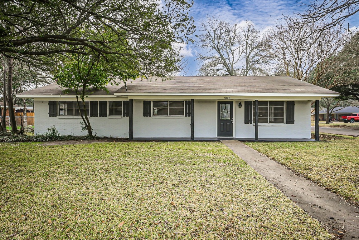 300 L S P Circle Kerens TX 75144