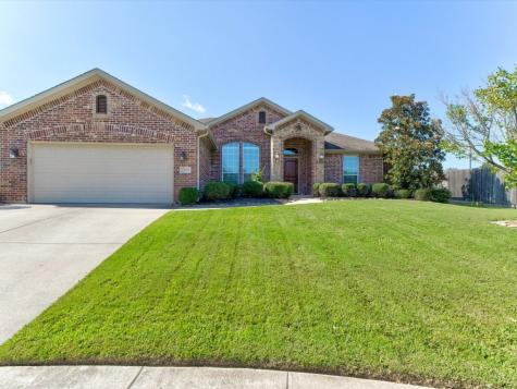 1900 Mary Ann Lane Burleson TX 76028