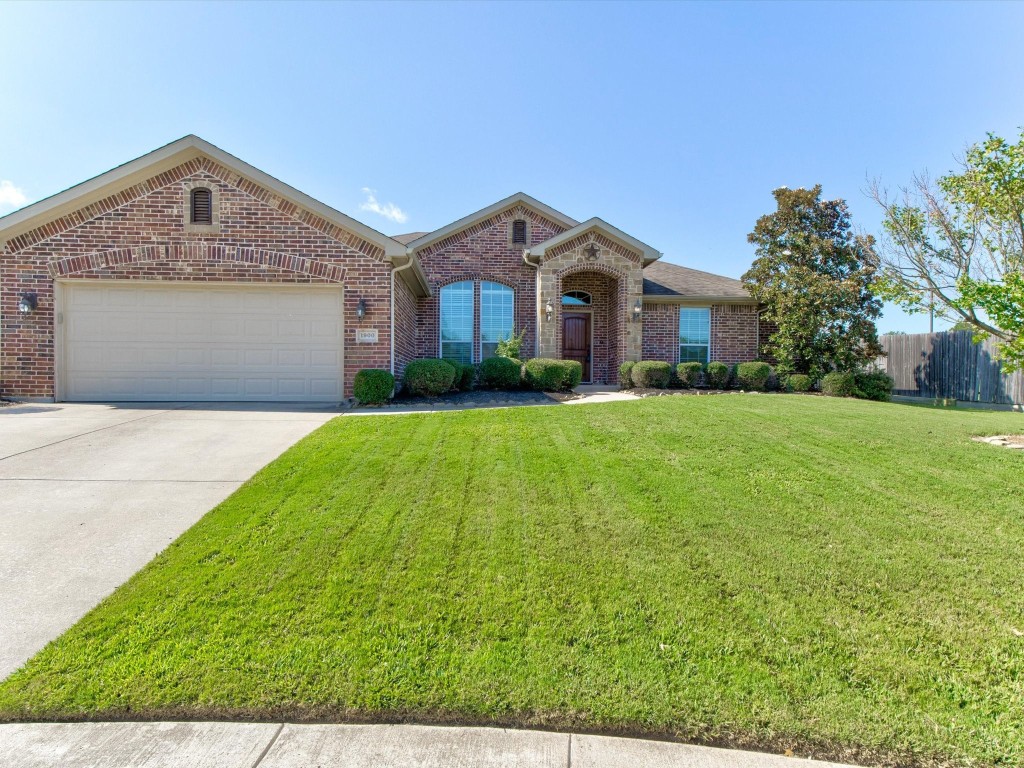 1900 Mary Ann Lane Burleson TX 76028