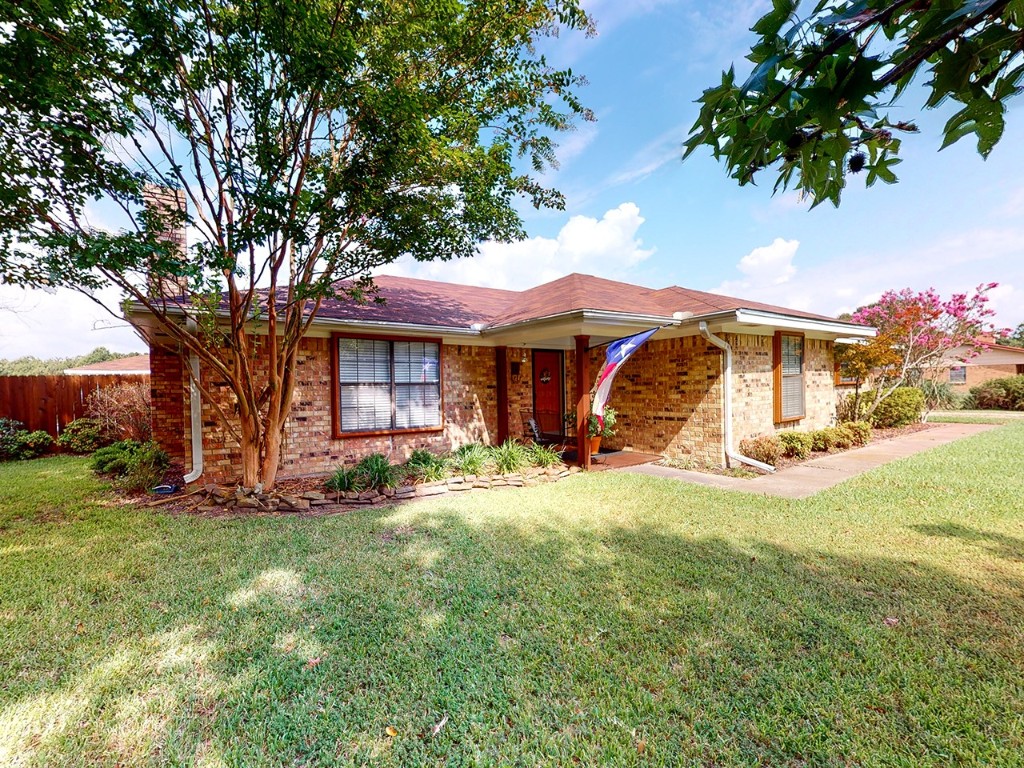 2011 Farm Road 196 N Blossom TX 75416