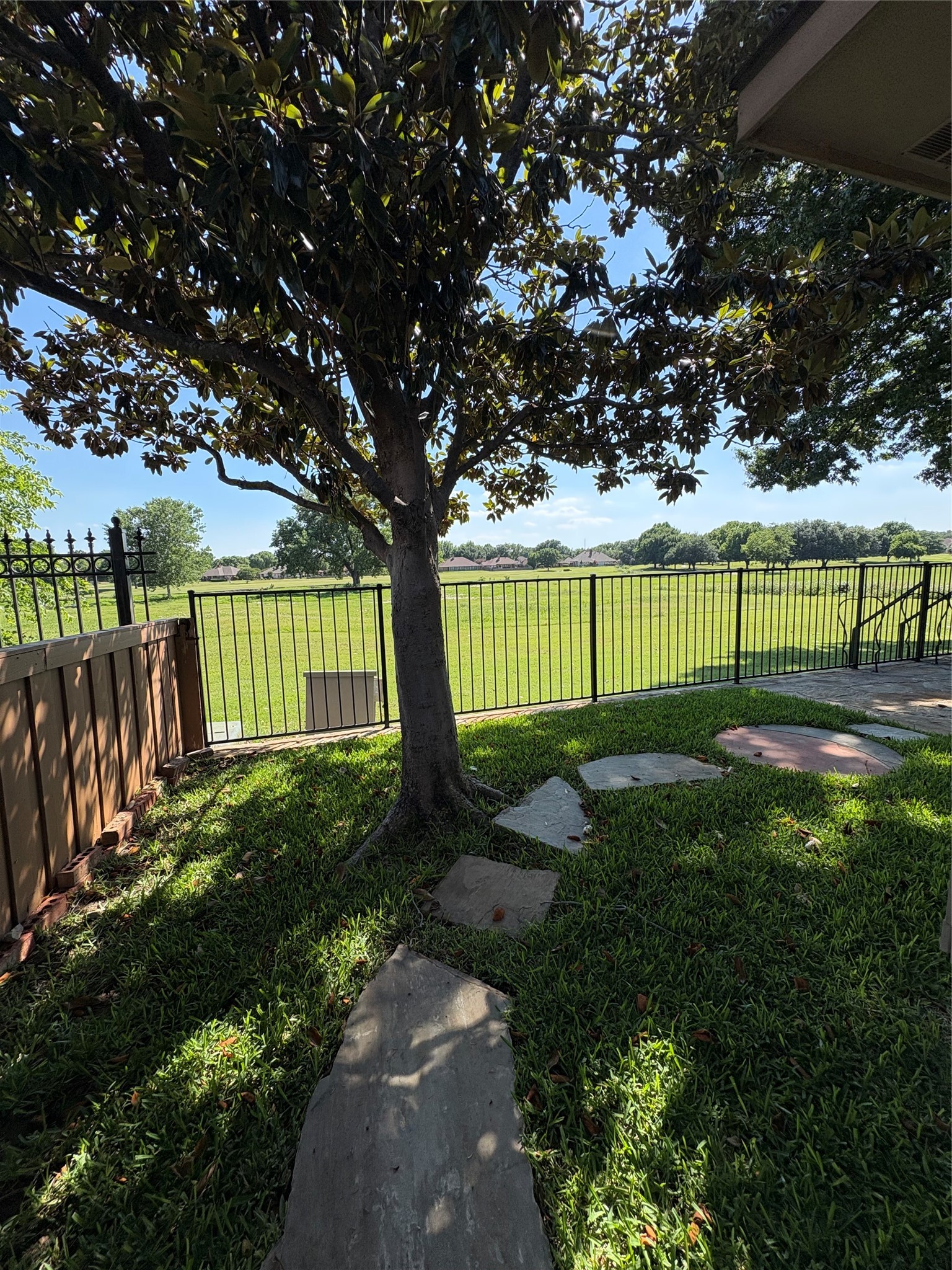 2713 Laurel Oaks Drive Garland TX 75044