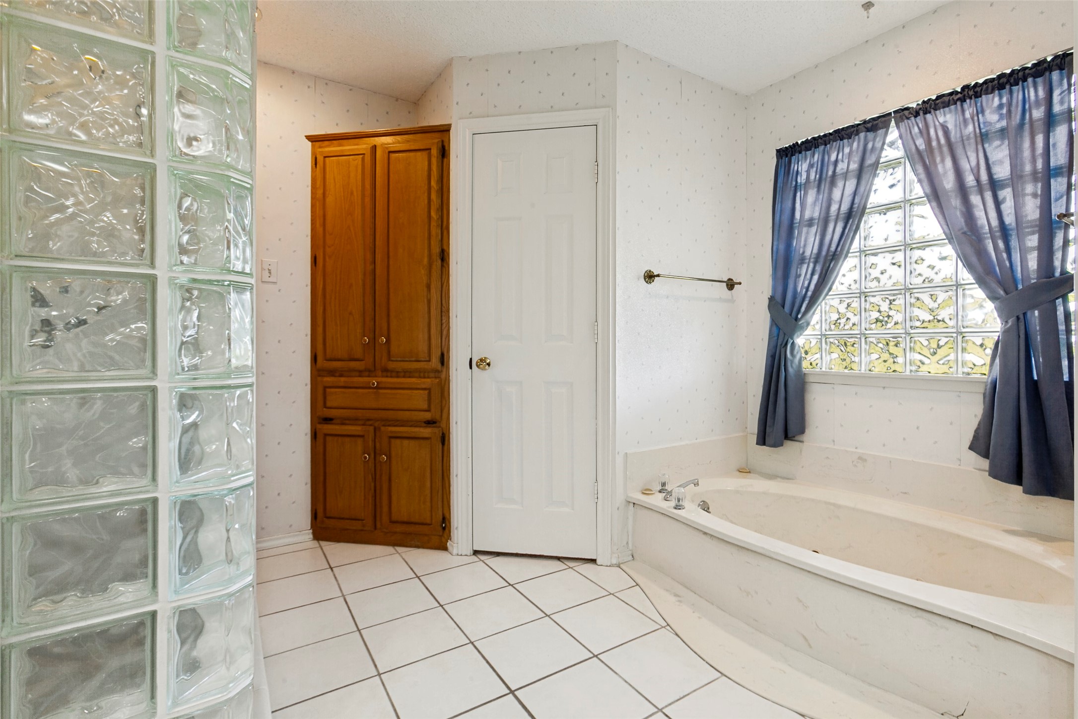 2713 Laurel Oaks Drive Garland TX 75044